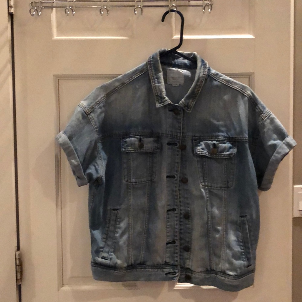 American Eagle short sleeve denim trucker jacket